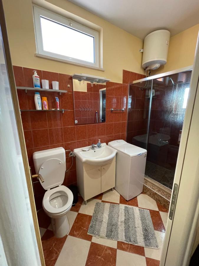 Orangerie Apartment Kastela Bagian luar foto